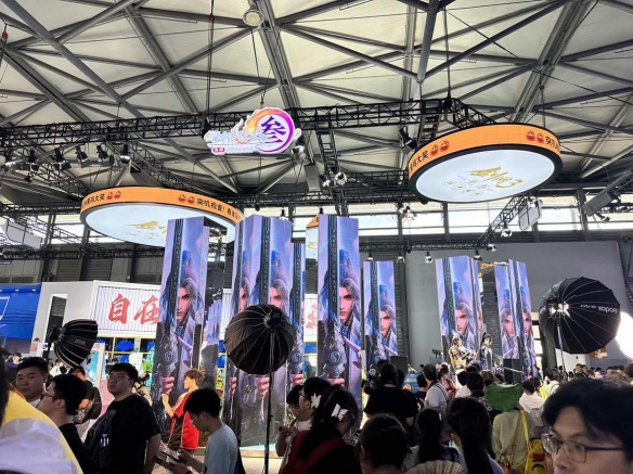 CJ24：《剑网三》主题舞台十分亮眼！超帅COS加入其中