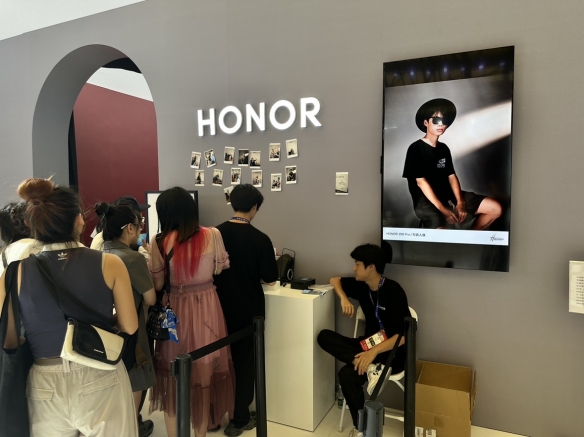 CJ24：荣耀携Magic V3系列亮相，引领科技娱乐新风尚