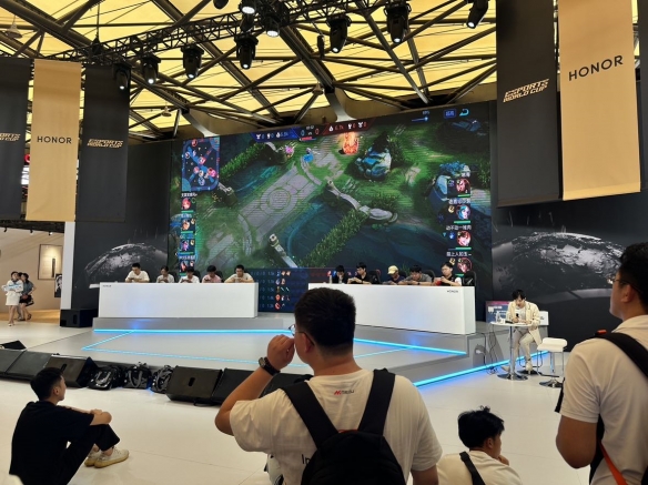 CJ24：荣耀携Magic V3系列亮相，引领科技娱乐新风尚
