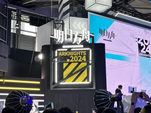 CJ24：二次元魂出击！鹰角网络携《明日方舟》亮相 