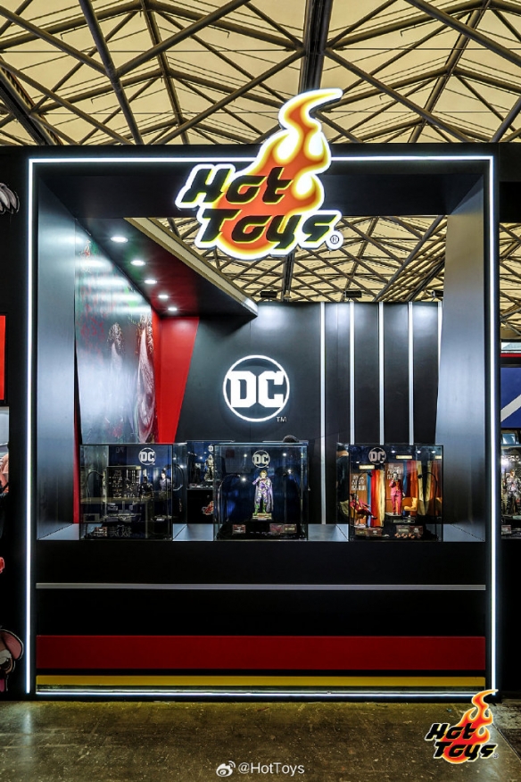 CJ24：Hot Toys《死侍与金刚狼》 1:1雕像震撼登场！