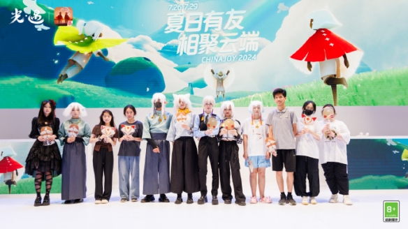 CJ24：《光遇》展区舞台梦幻且温馨!大量粉丝合影留念