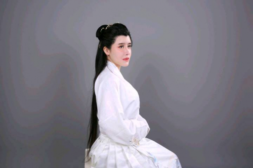 千寻演员歌手简介