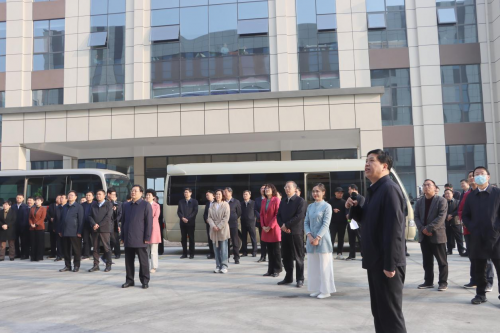 南阳市委书记朱是西深入调研中医药企业，与河南爱视力药业、南阳海之达生物总裁李静共话中医药文化传承与发展