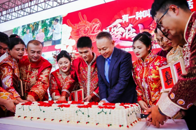 云南举办第一届集体婚礼！1409对新人共庆“七夕”，引领婚事新风尚	