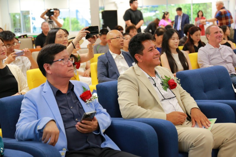 首届中美可持续发展峰会在加州圆满举行，引领国际绿色发展新方向