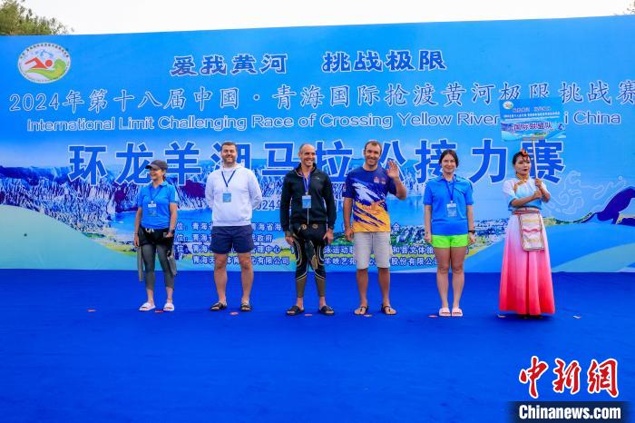 青海：百余名中外泳士横渡黄河上游最大人工淡水湖