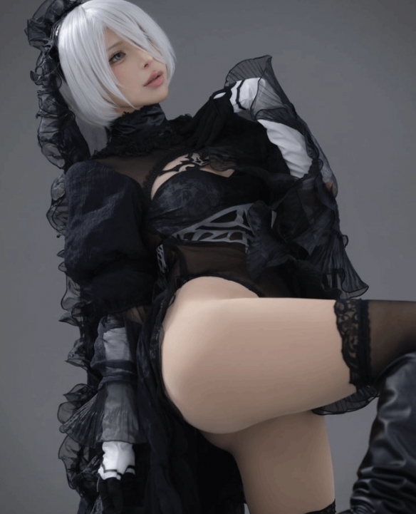 樱花妹COS《尼尔》2B小姐姐 这诱人大白腿也太还原了
