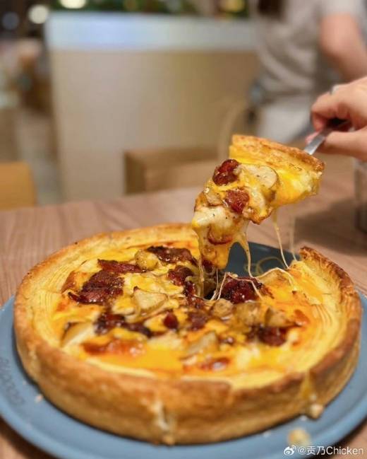 美轮美奂共享团圆之夜 中秋与家人一起享受美食