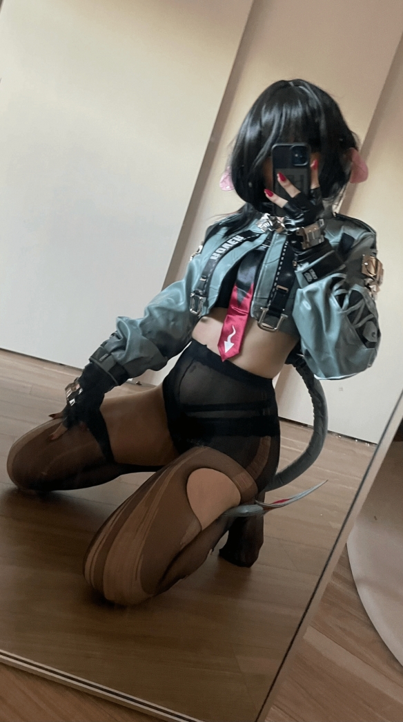 樱花妹COS《绝区零》简 破洞黑丝勾人长尾惹人遐想！