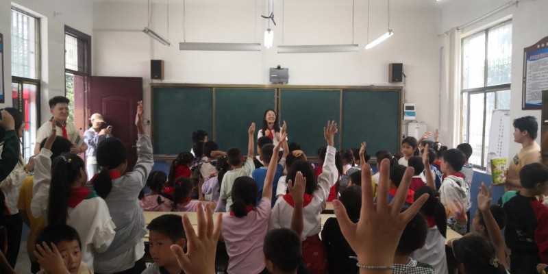 “读书让爱发芽”DearMom公益捐书活动点亮乡村振兴梦