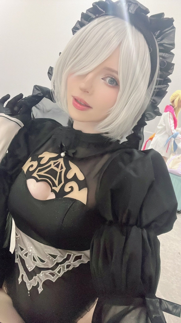 小姐姐COS《FF7：重生》艾莉丝 雪白长裙优雅知性！