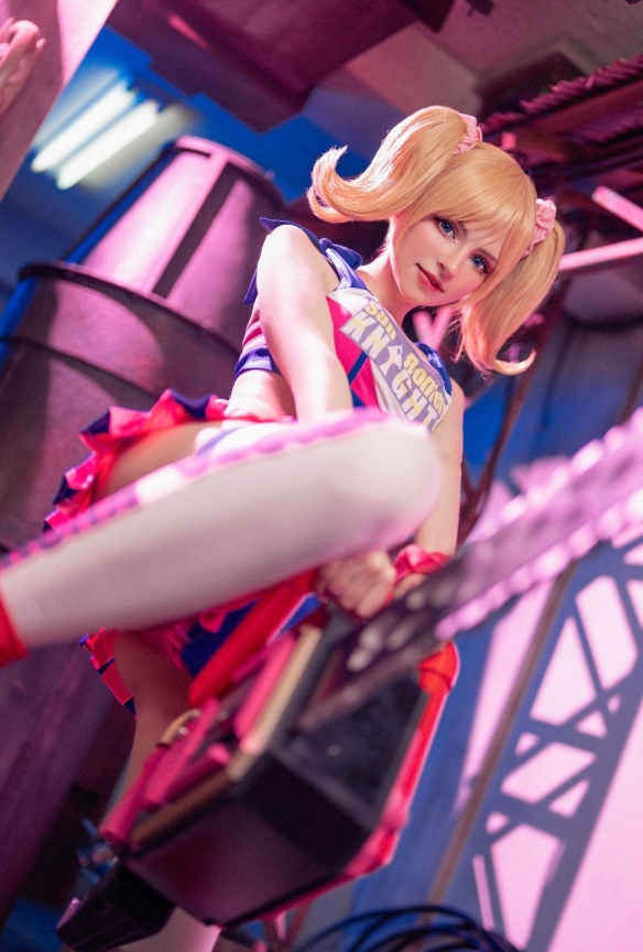 小姐姐COS《FF7：重生》艾莉丝 雪白长裙优雅知性！