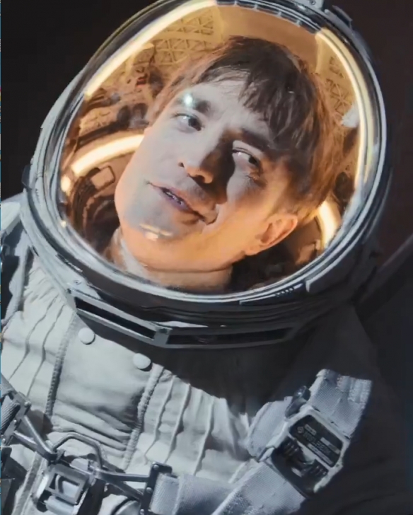 奉俊昊《米奇17》先导预告公开！2025年正式上映