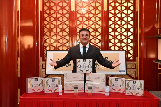  国礼情缘汇聚，刘燕酿制璀璨亮相意大利领袖欢迎仪式 