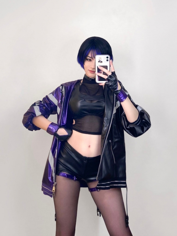樱花妹COS《生化危机》艾达王 这腰臀比也太致命了！