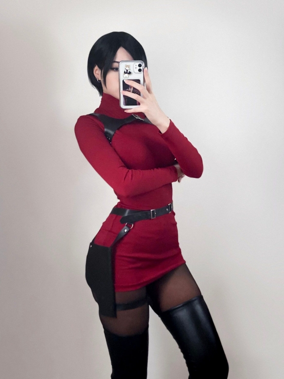 樱花妹COS《生化危机》艾达王 这腰臀比也太致命了！