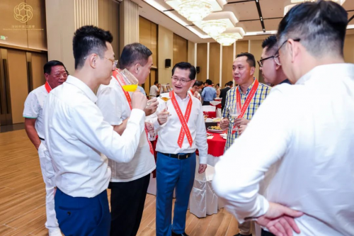 携手并进，共赴新程 