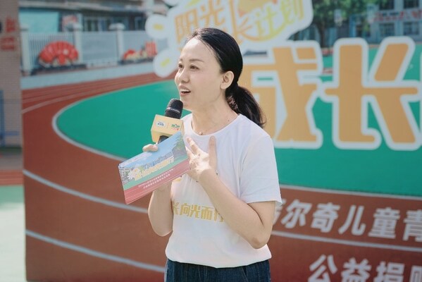 钙尔奇"阳光成长计划"公益为四川学校捐赠全新跑道和篮球场