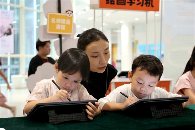 汉王友基携手龙华区青少年宫，共推数字艺术美育新发展