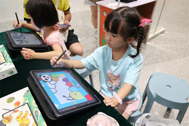汉王友基携手龙华区青少年宫，共推数字艺术美育新发展