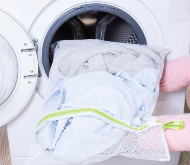 羽绒服可以用洗衣机洗吗,如果不可以，应该怎么洗
