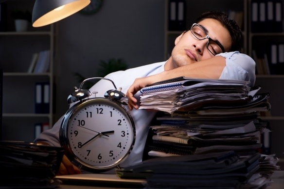 比平常少睡一两个小时算熬夜吗？比急性通宵熬夜更严重