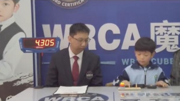 牛！8岁男孩4.305秒单手完成4层汉诺塔打破世界纪录
