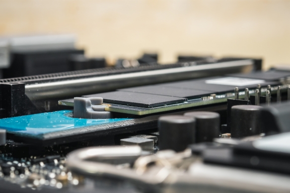 SSD固态硬盘比机械硬盘更容易坏？故障率实测结果公布