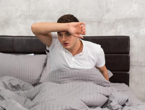 晚上睡觉出虚汗是什么原因男性？网友：除了肾虚还有什么可能