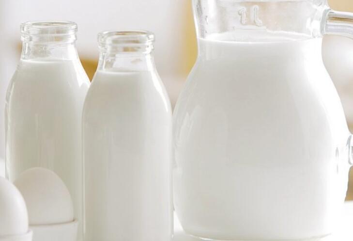 全脂牛奶有什么特点，为什么有人说脱脂比全脂好，这是真的吗？