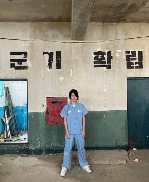 《黑暗荣耀》女反派更新动态：朴妍珍入狱幕后照！