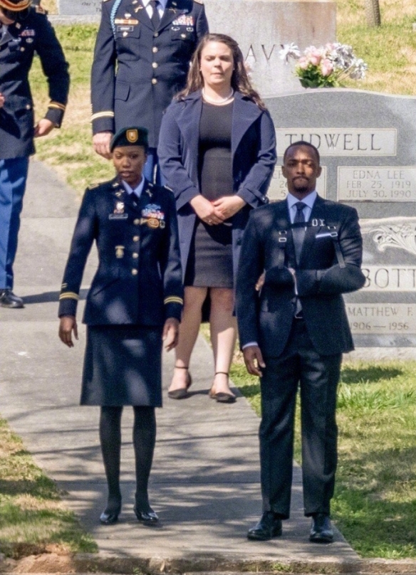 《美国队长4》新片场照！黑人美队 贝蒂罗斯出席葬礼