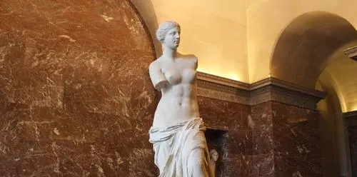 维纳斯是希腊神话中的？维纳斯是希腊神话中的谁，她的雕像为什么是残缺的