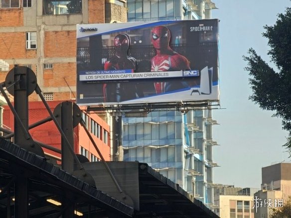 墨西哥城惊现PS5独占《漫威蜘蛛侠2》巨型广告牌！