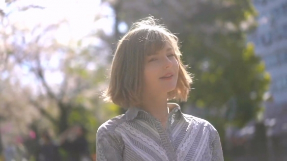 《生化4RE》艾什莉脸模新视频 樱花树下的短发甜妹！