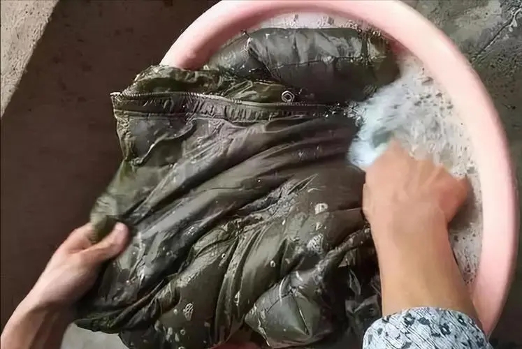 羽绒服可以用洗衣机洗吗？羽绒服的清洁保养应该怎样做