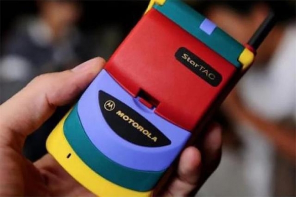 诺基亚、摩托罗拉！这50款20年前的手机你用过几个？