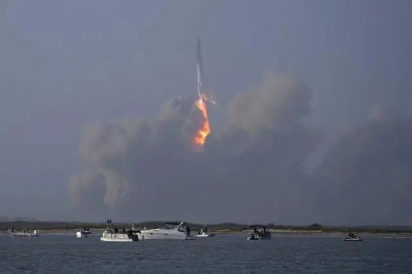 SpaceX星舰发射失败 升空3分钟后在空中炸成烟花！