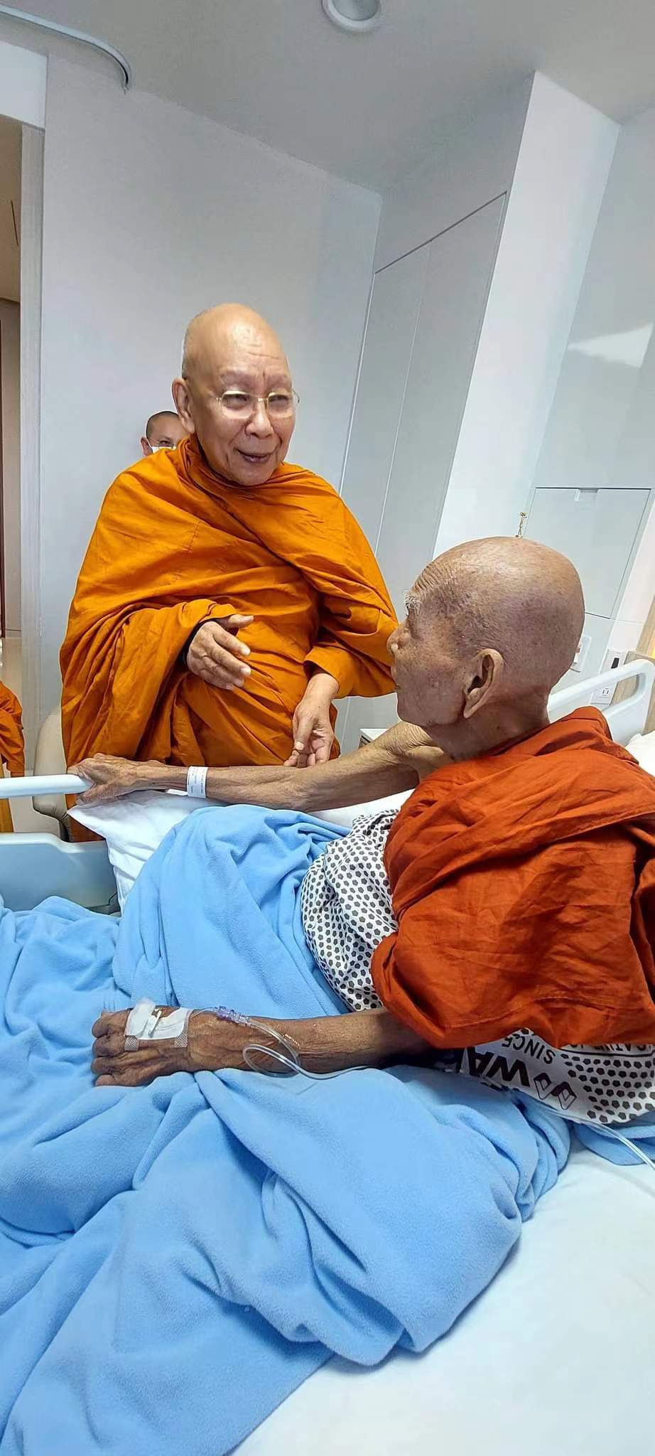 九十四岁缅甸僧王泰国健康检查，众信众精准康护服务