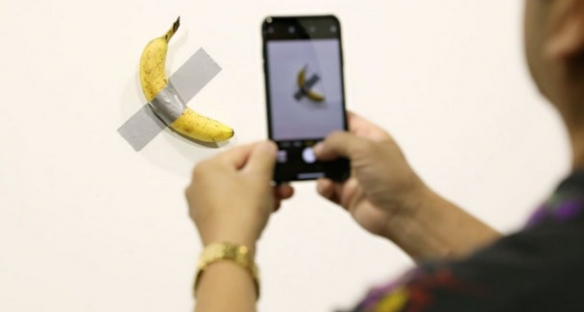 韩国大学生吃掉天价香蕉艺术品 称