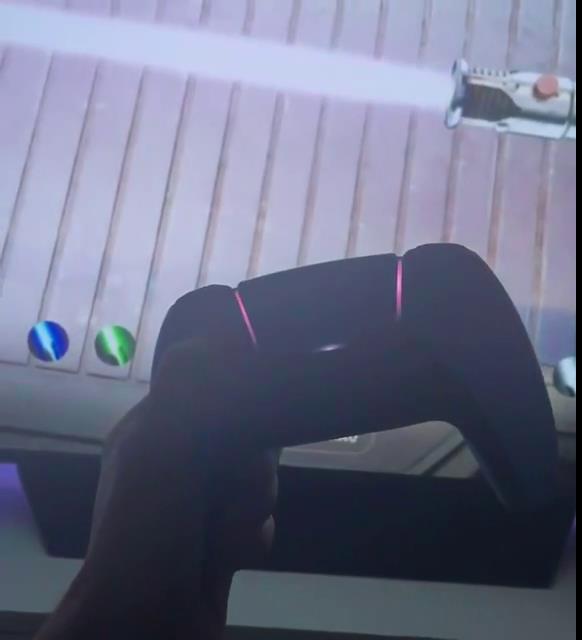 《星战绝地：幸存者》PS5手柄特性展示 灯光颜色会变
