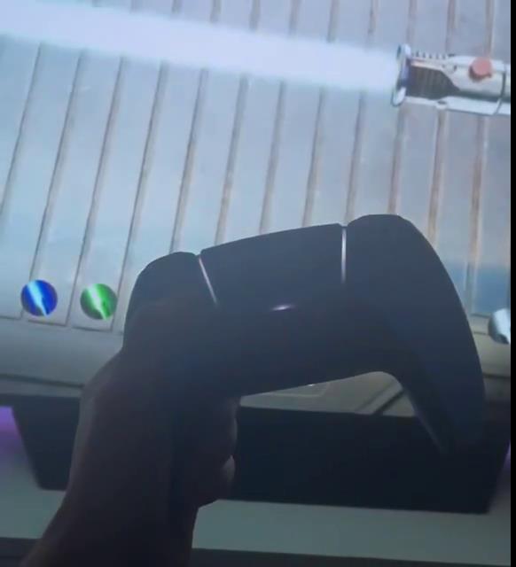 《星战绝地：幸存者》PS5手柄特性展示 灯光颜色会变