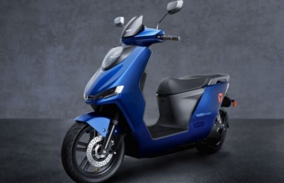 雅迪与保时捷联合推出电动摩托车：售价约4.5万元！